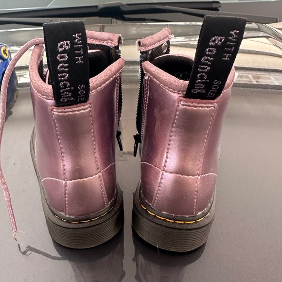 Toddler Size 7 Purple Shiny Girls Dr.Martens - Picture 3 of 5